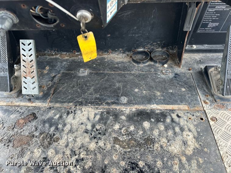 image for item FI0763 2008 Ingersoll Rand PT240R pneumatic roller