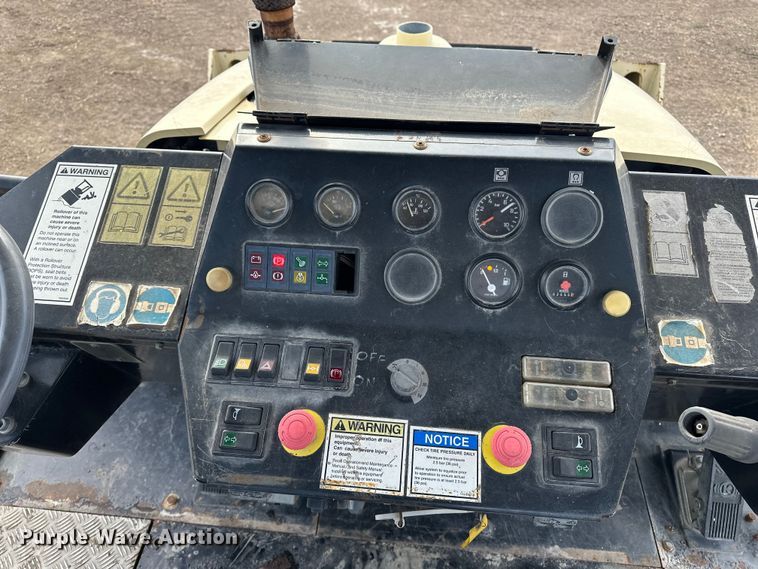 image for item FI0763 2008 Ingersoll Rand PT240R pneumatic roller