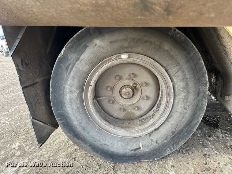 image for item FI0763 2008 Ingersoll Rand PT240R pneumatic roller