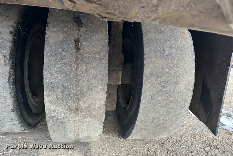 image for item FI0763 2008 Ingersoll Rand PT240R pneumatic roller