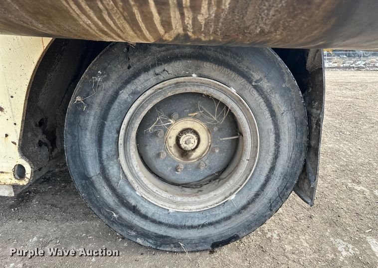 image for item FI0763 2008 Ingersoll Rand PT240R pneumatic roller