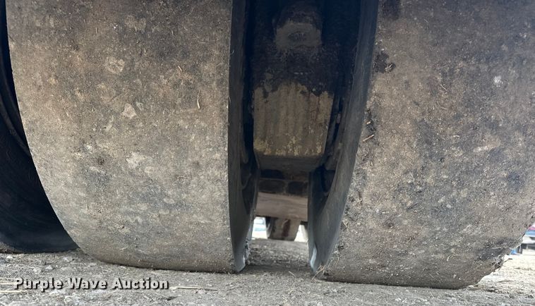 image for item FI0763 2008 Ingersoll Rand PT240R pneumatic roller