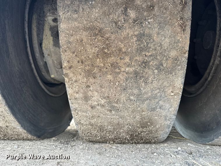 image for item FI0763 2008 Ingersoll Rand PT240R pneumatic roller