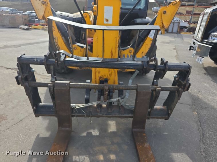image for item FI0786 JCB 550-170 telehandler