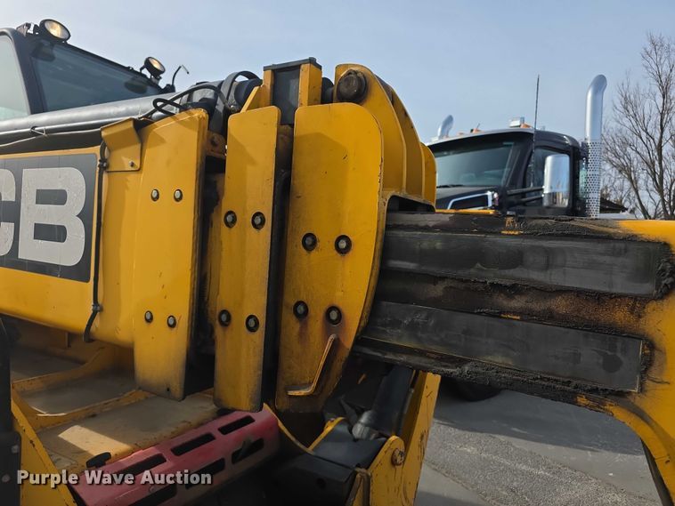 image for item FI0786 JCB 550-170 telehandler