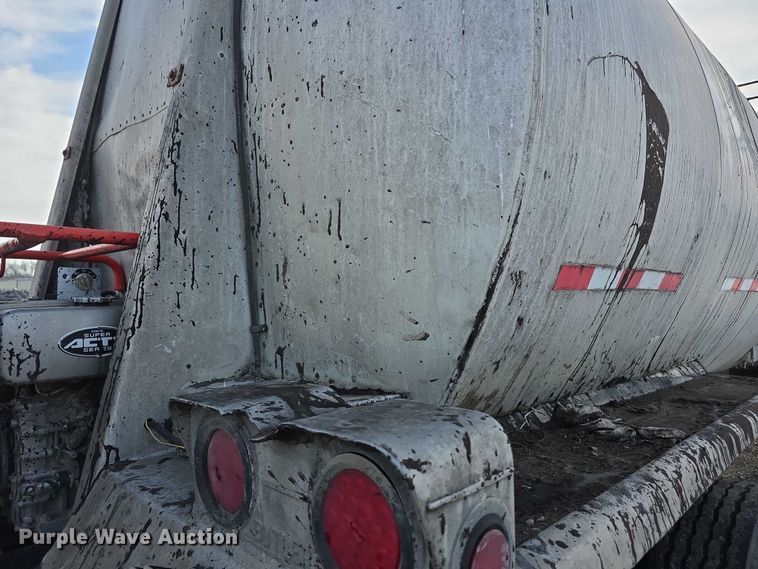 image for item FI0825 1965 Butler asphalt trailer