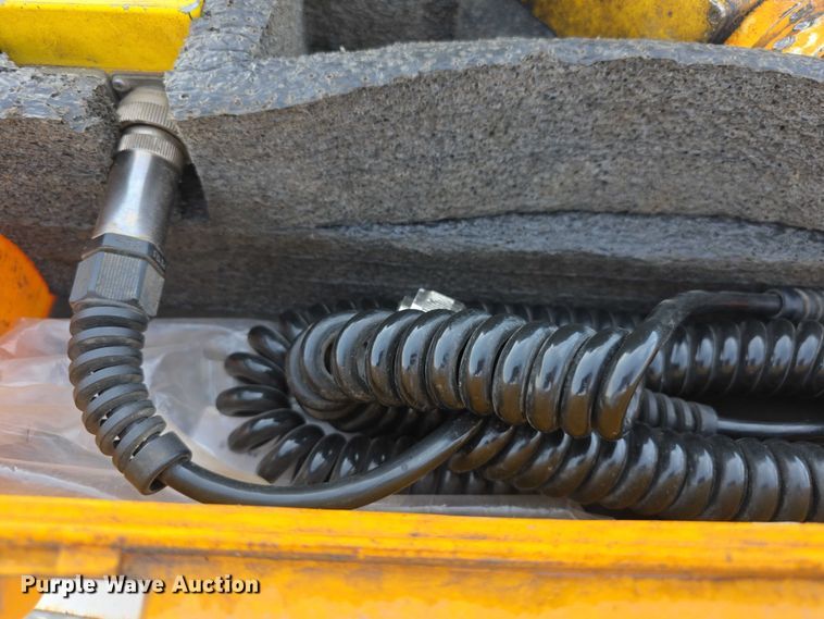 image for item FI0826 2006 Roadtec RX-900 milling machine