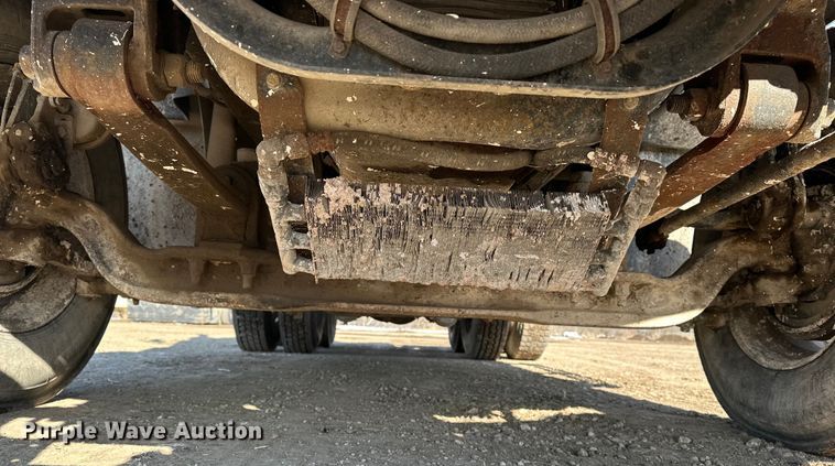 image for item FI0827 2003 Mack CH613 semi truck