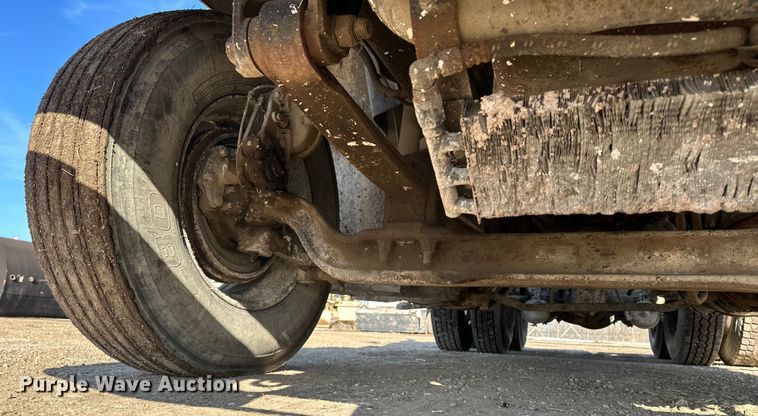 image for item FI0827 2003 Mack CH613 semi truck