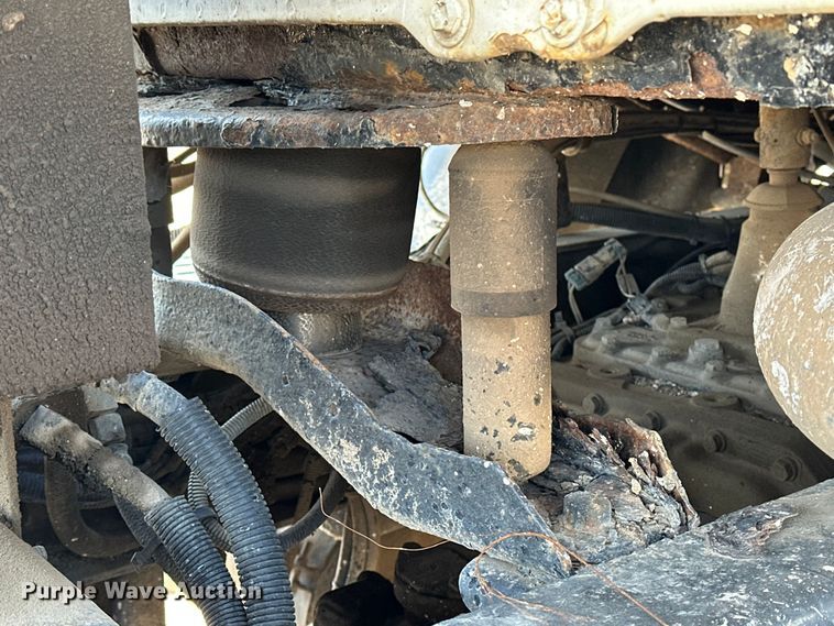 image for item FI0827 2003 Mack CH613 semi truck