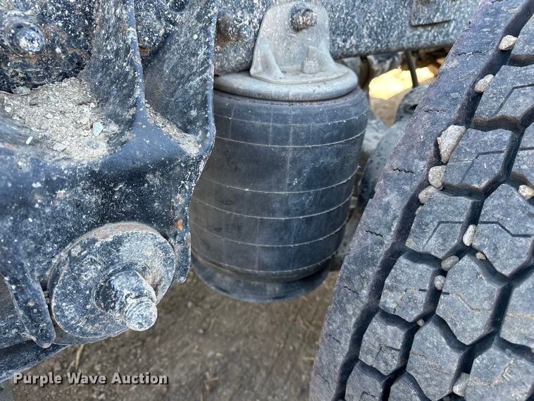 image for item FI0827 2003 Mack CH613 semi truck