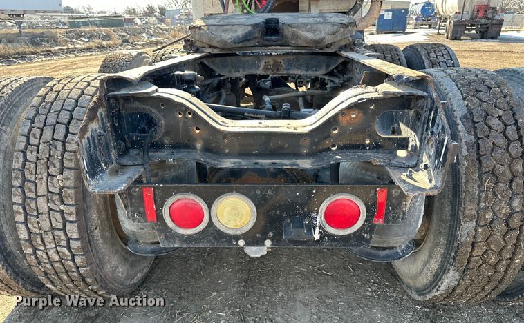 image for item FI0827 2003 Mack CH613 semi truck