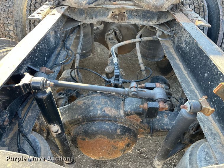 image for item FI0827 2003 Mack CH613 semi truck