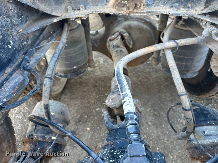 image for item FI0827 2003 Mack CH613 semi truck