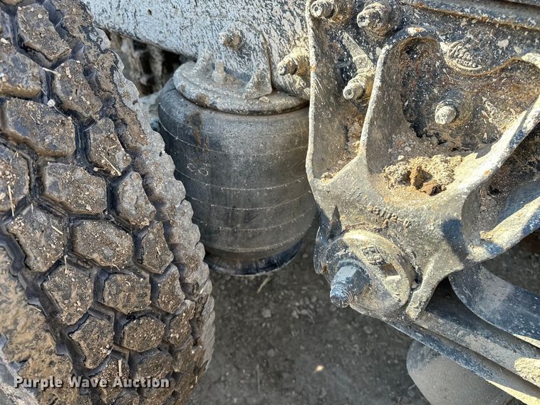 image for item FI0827 2003 Mack CH613 semi truck