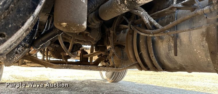 image for item FI0827 2003 Mack CH613 semi truck