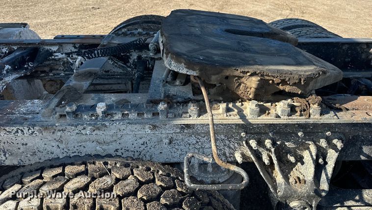 image for item FI0827 2003 Mack CH613 semi truck