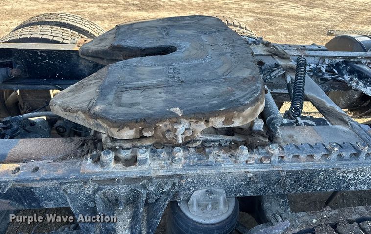 image for item FI0827 2003 Mack CH613 semi truck