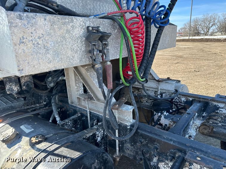 image for item FI0827 2003 Mack CH613 semi truck