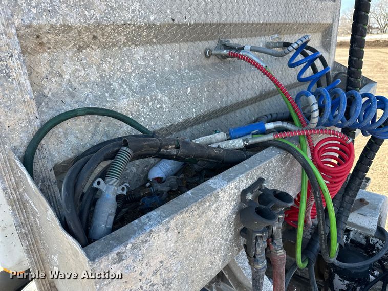 image for item FI0827 2003 Mack CH613 semi truck