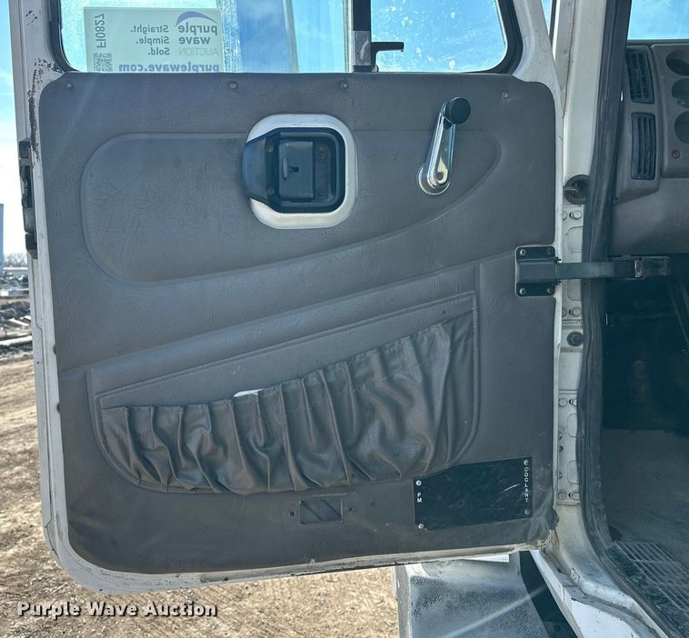 image for item FI0827 2003 Mack CH613 semi truck