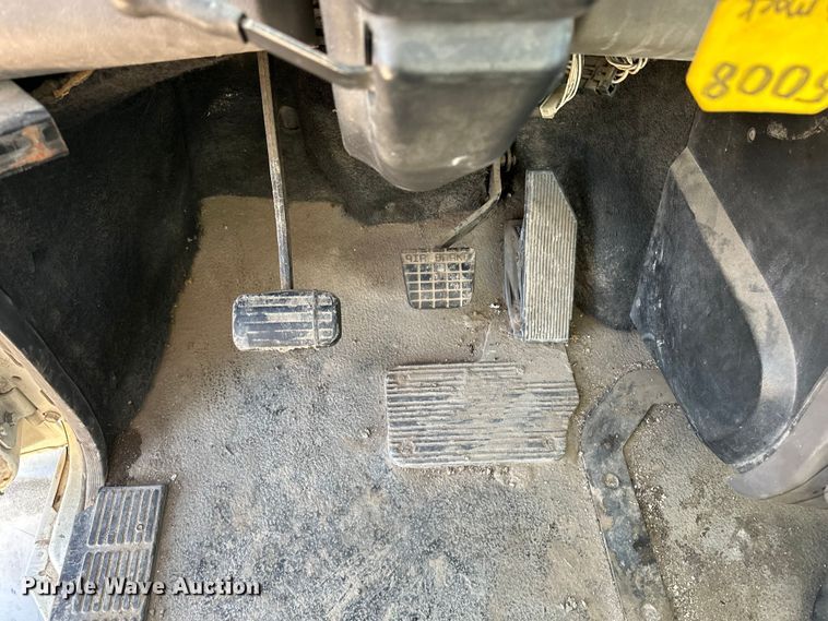 image for item FI0827 2003 Mack CH613 semi truck