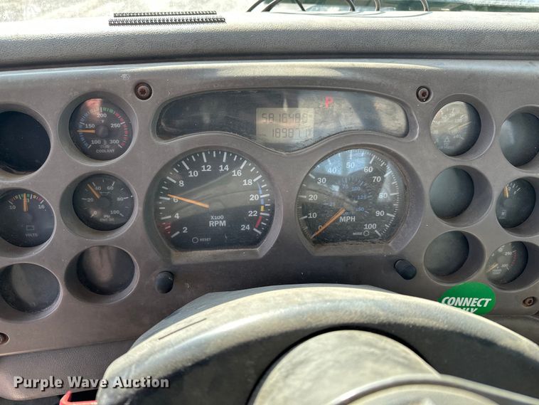 image for item FI0827 2003 Mack CH613 semi truck