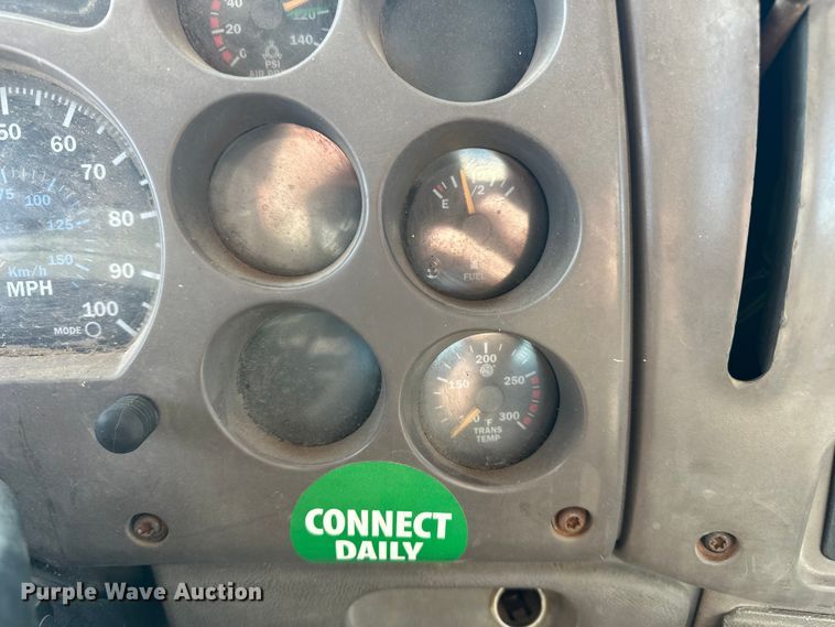 image for item FI0827 2003 Mack CH613 semi truck