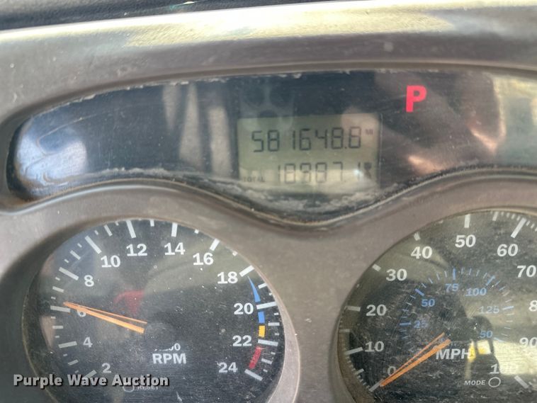 image for item FI0827 2003 Mack CH613 semi truck