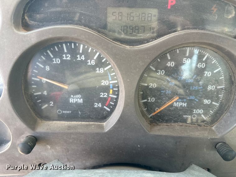 image for item FI0827 2003 Mack CH613 semi truck