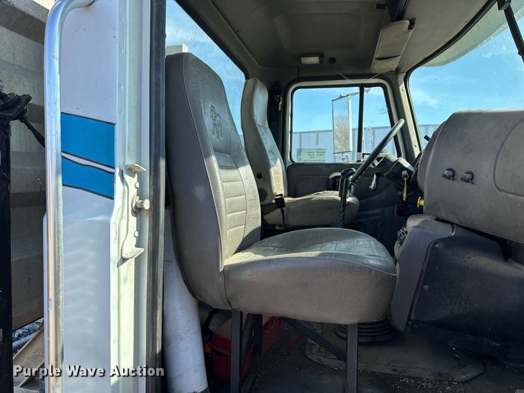 image for item FI0827 2003 Mack CH613 semi truck