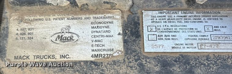 image for item FI0827 2003 Mack CH613 semi truck