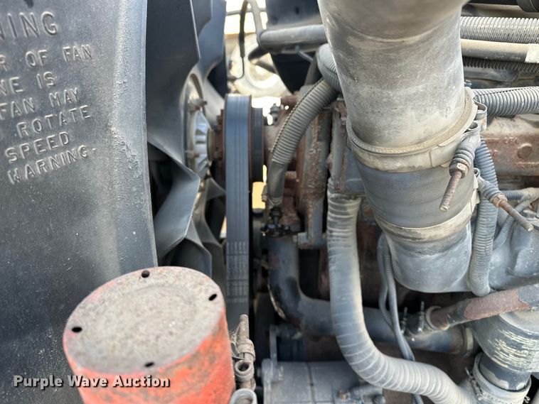 image for item FI0827 2003 Mack CH613 semi truck