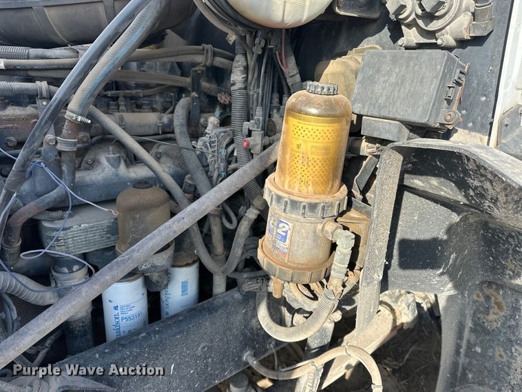 image for item FI0827 2003 Mack CH613 semi truck