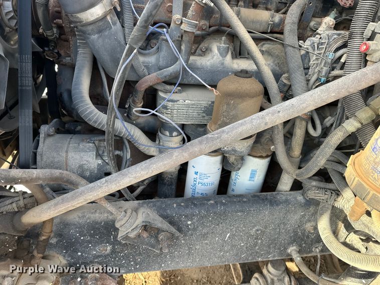 image for item FI0827 2003 Mack CH613 semi truck