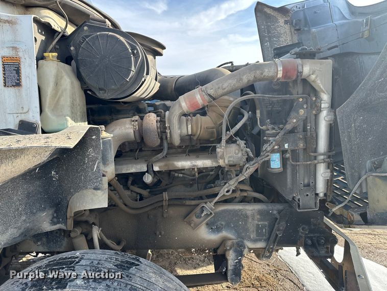 image for item FI0827 2003 Mack CH613 semi truck