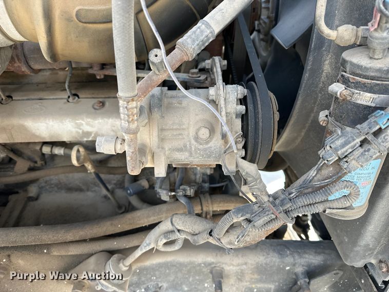 image for item FI0827 2003 Mack CH613 semi truck