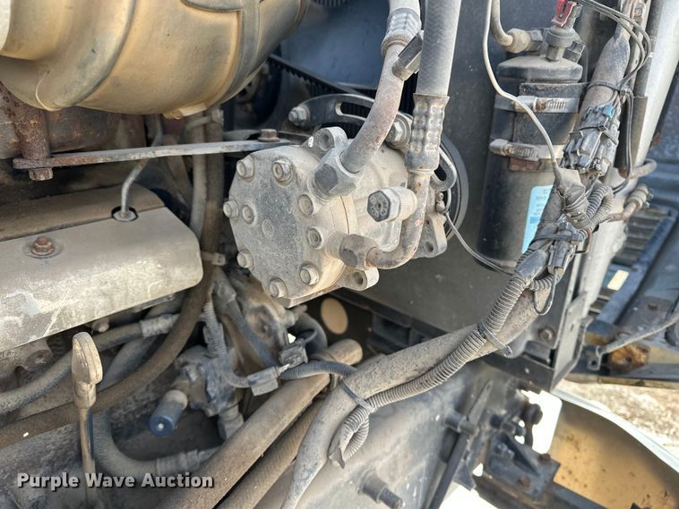 image for item FI0827 2003 Mack CH613 semi truck