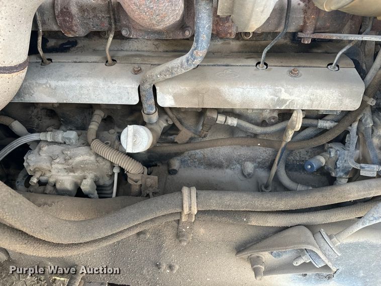 image for item FI0827 2003 Mack CH613 semi truck