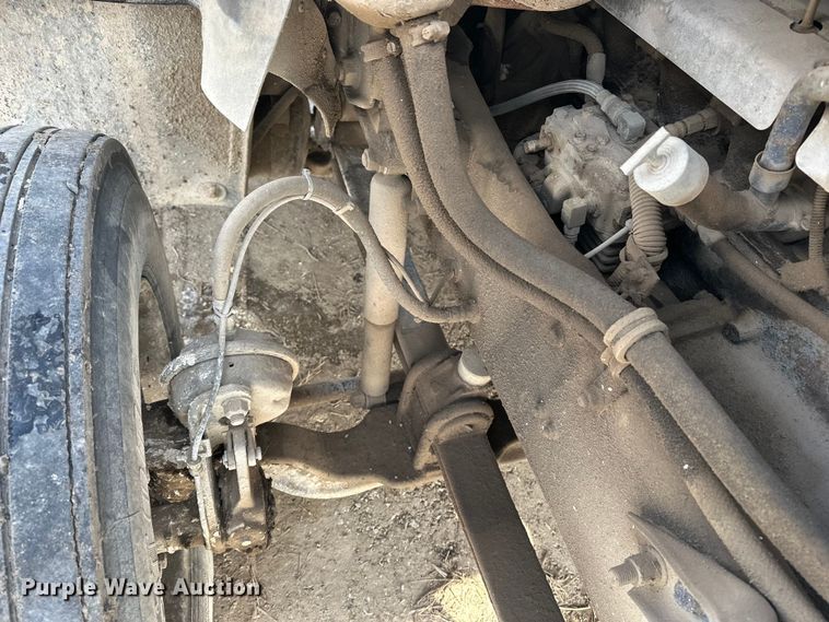 image for item FI0827 2003 Mack CH613 semi truck