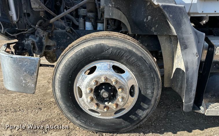 image for item FI0827 2003 Mack CH613 semi truck