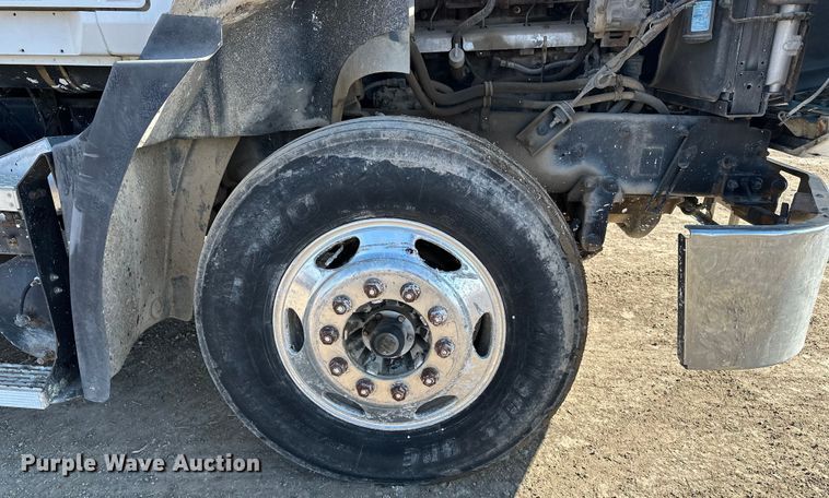 image for item FI0827 2003 Mack CH613 semi truck