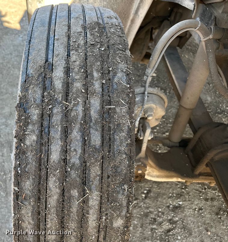 image for item FI0827 2003 Mack CH613 semi truck