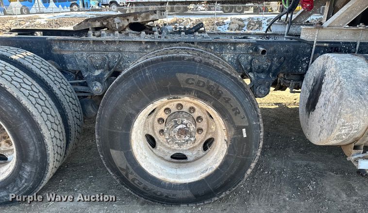 image for item FI0827 2003 Mack CH613 semi truck