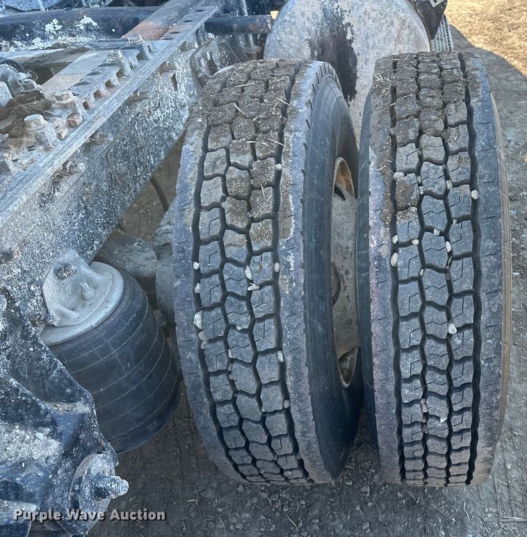 image for item FI0827 2003 Mack CH613 semi truck