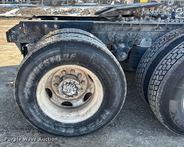 image for item FI0827 2003 Mack CH613 semi truck