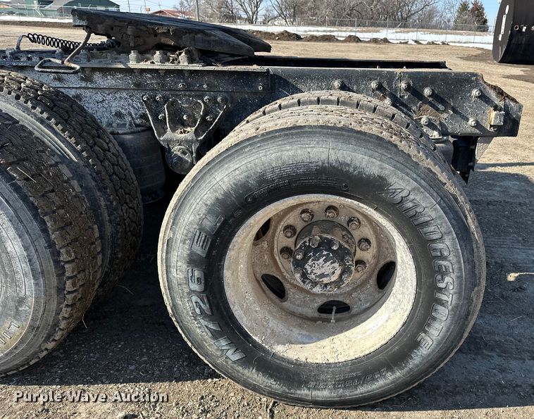 image for item FI0827 2003 Mack CH613 semi truck