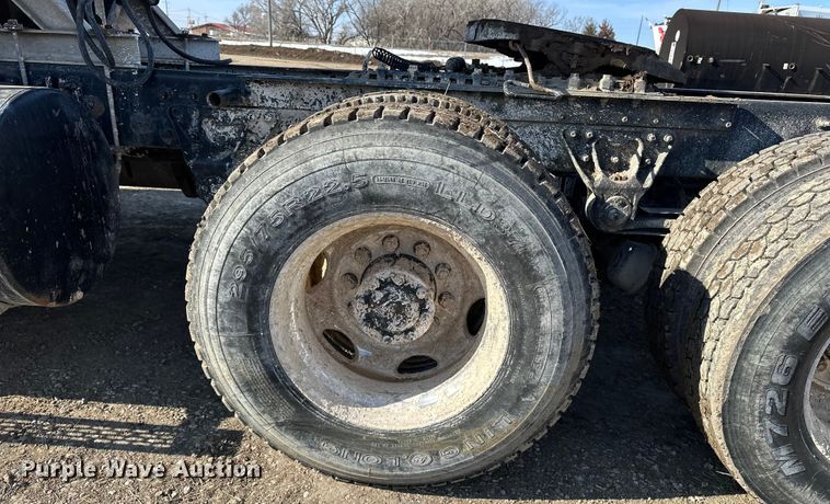 image for item FI0827 2003 Mack CH613 semi truck