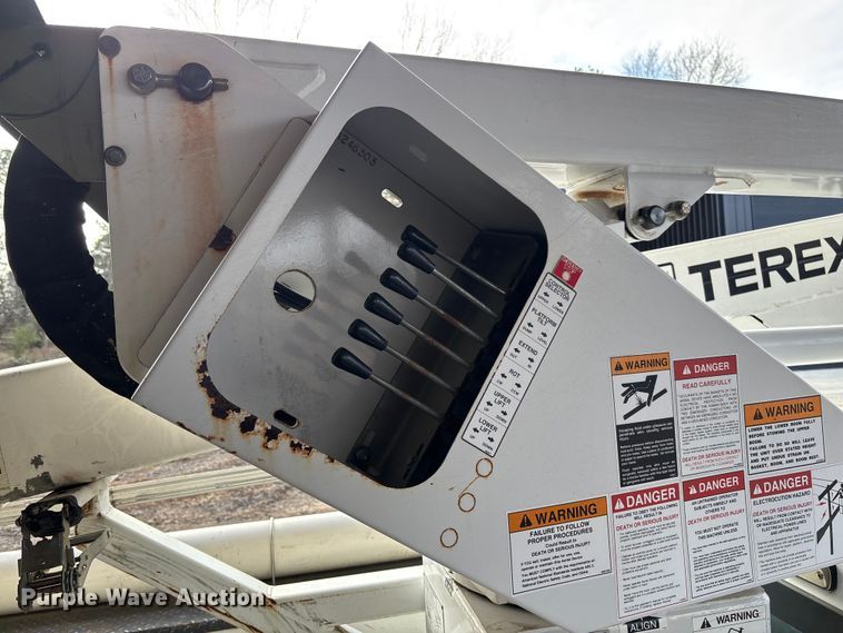 image for item FI1651 2012 Ford F550 XL Super Duty bucket truck