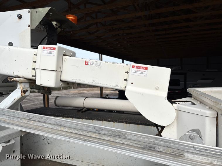 image for item FI1651 2012 Ford F550 XL Super Duty bucket truck